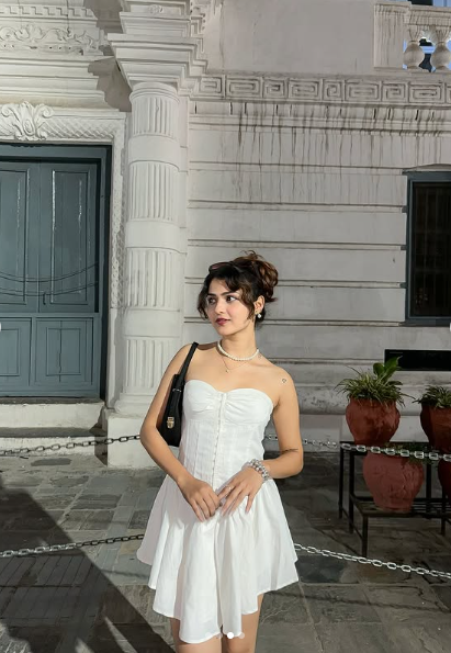 Süßes Tube-Top im Fischgrätmuster, weißes, asymmetrisches Geburtstagskleid, Heimkehrkleid P3860