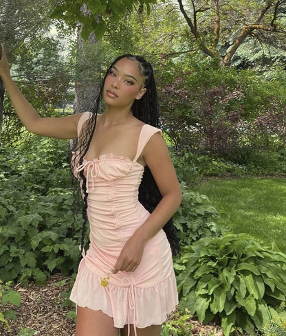 Süßes rosa plissiertes Partykleid mit Schulterträgern und Kordelzug P3927