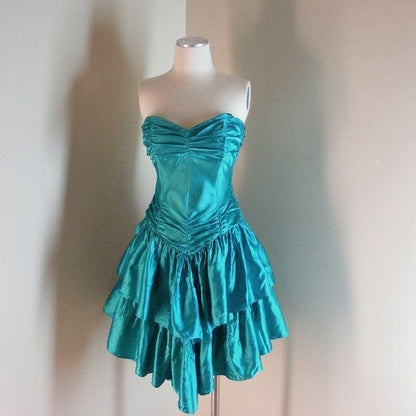Herzförmiger Ausschnitt Blaues Satin 17. Geburtstag Kurzes Rock Heimkehrkleid P3932