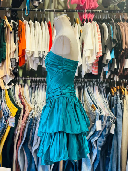 Herzförmiger Ausschnitt Blaues Satin 17. Geburtstag Kurzes Rock Heimkehrkleid P3932