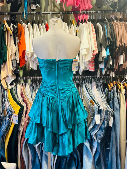 Herzförmiger Ausschnitt Blaues Satin 17. Geburtstag Kurzes Rock Heimkehrkleid P3932