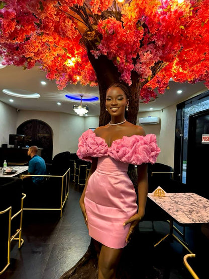 Schickes, tailliertes 17. Geburtstag Homecoming-Kleid aus rosa Satin mit 3D-Spitzenkragen P3951