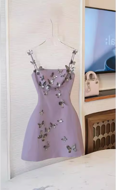Charmantes lila Schmetterlings-Träger-Satin-Kleid zum 17. Geburtstag Homecoming P3957