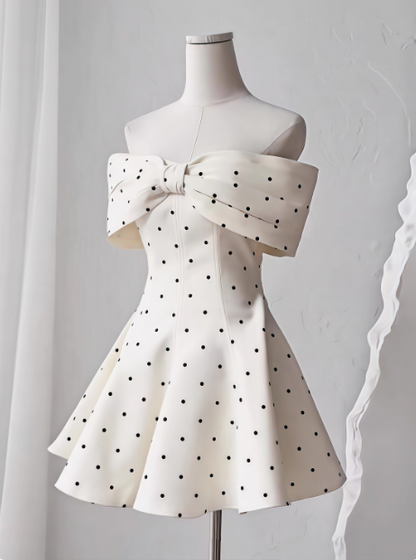 Süßes schulterfreies Schleifen-Satin-Tupfen-Puffy-Geburtstagsrock-Heimkehrkleid P3961