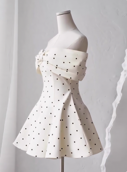 Süßes schulterfreies Schleifen-Satin-Tupfen-Puffy-Geburtstagsrock-Heimkehrkleid P3961