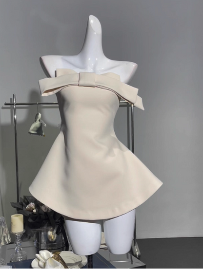 Einfaches trägerloses Oberteil mit Schleifen-Taille, Geburtstagskleid, Heimkehrkleid P3970