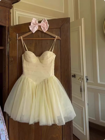 Niedliches gelbes Tüll-A-Linien-Kleid mit Hosenträgern und schmaler Taille für den 17. Geburtstag/Heimkehr P3978