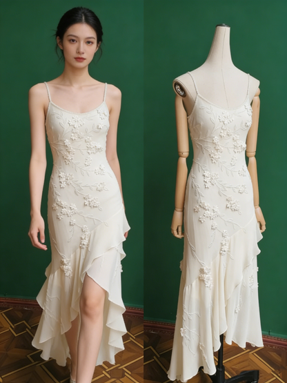 Elegantes weißes Meerjungfrauen-Abendkleid mit Spaghettiträgern, U-Ausschnitt, 3D-Blumenstickerei und Chiffon P4280