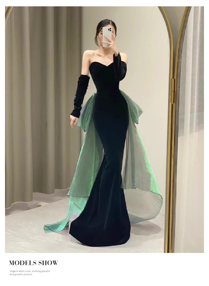 Sexy Meerjungfrau Lange Schwarze Samt-Abschlussballkleider mit Ärmeln Langes Abschlussballkleid P474