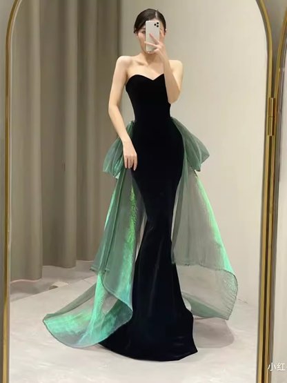 Sexy Meerjungfrau Lange Schwarze Samt-Abschlussballkleider mit Ärmeln Langes Abschlussballkleid P474