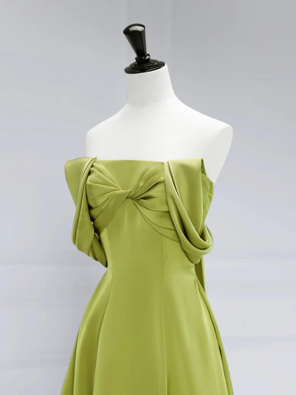 Robe de bal longue en satin vert coupe trapèze et épaules dénudées P588