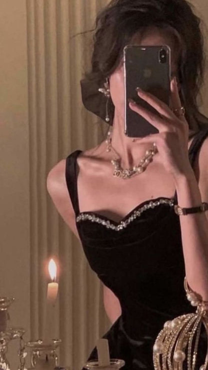 Robe noire vintage élégante en velours à fines bretelles pour femme, tenue d'anniversaire P941