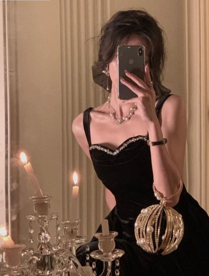 Robe noire vintage élégante en velours à fines bretelles pour femme, tenue d'anniversaire P941