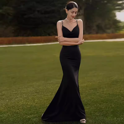 Klassisches Meerjungfrau Spaghetti-Träger Schwarz Satin Ballkleid Langes Ballkleid P478