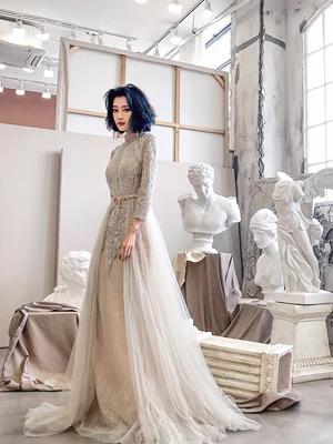 Einfaches A-Linien-Abendkleid aus Tüll in Champagner mit hohem Ausschnitt P566
