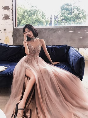 Einfaches A-Linien-Spaghettiträger-Tüll-Ballkleid mit langem Schlitz P560