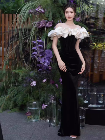 Meerjungfrau schulterfreies schwarzes Samt-Abschlussballkleid lange Abschlussballkleider P541