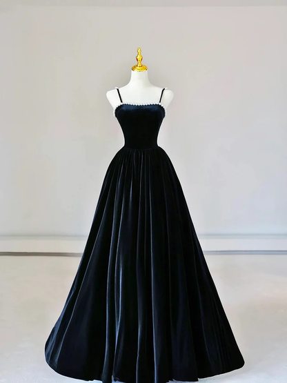 Wunderschönes, langes Ballkleid aus Samt mit Spaghettiträgern und Perlen P574