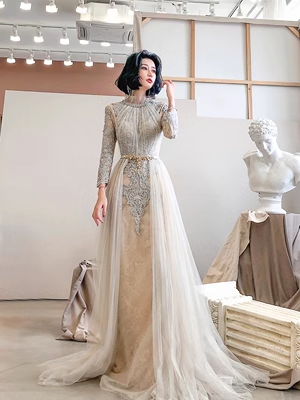 Einfaches A-Linien-Abendkleid aus Tüll in Champagner mit hohem Ausschnitt P566