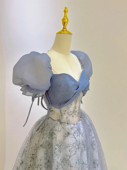 Wunderschönes langes Ballkleid aus blauem Tüll und Spitze P572