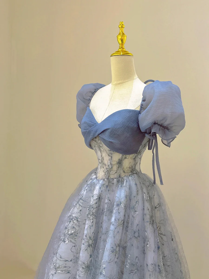 Wunderschönes langes Ballkleid aus blauem Tüll und Spitze P572