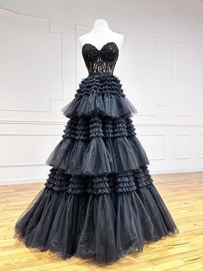 Robe de bal longue en tulle et dentelle noire coupe trapèze avec col en cœur P638