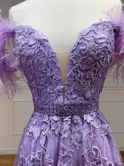 Une Robe de Bal Longue en Tulle et Dentelle Lilas Coupe Droite P639