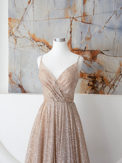 Robe de bal longue à fines bretelles en sequins Champagne P671