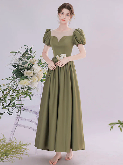 Robe de bal mi-longue en satin vert coupe trapèze P736