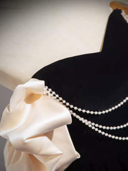 Robe de soirée élégante en satin noir à épaules dénudées P777