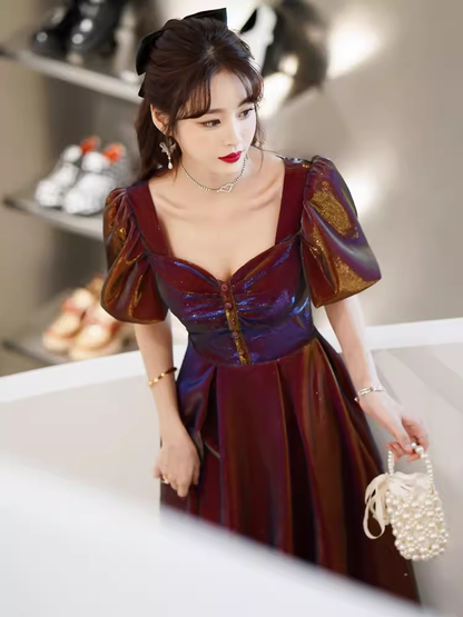 Une robe de soirée trapèze, longueur genou, couleur bordeaux, pour bal de promo P867