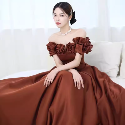 Robe de Soirée en Satin Épaules Dénudées avec Traîne P871