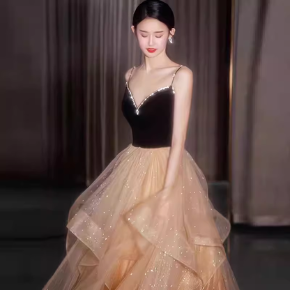 Robe de soirée longue en tulle et champagne avec bretelles P872