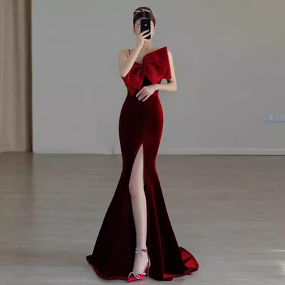 Meerjungfrauen-Träger Samt Rotes Partykleid Langer Schlitz Ballkleid P875