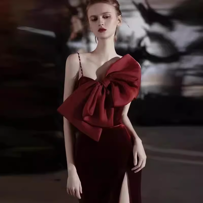 Meerjungfrauen-Träger Samt Rotes Partykleid Langer Schlitz Ballkleid P875