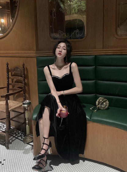 Robe noire vintage élégante en velours à fines bretelles pour femme, tenue d'anniversaire P941