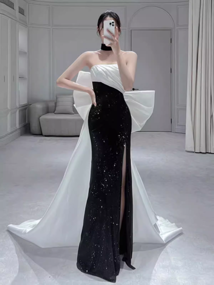 Meerjungfrau Trägerloses Schwarzes Satin Abiballkleid mit Langem Schlitz P1012