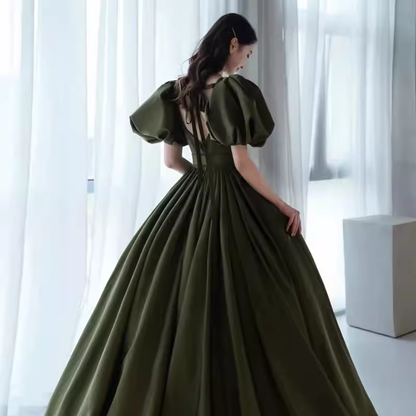 Bescheidenes A-Linien langes Ballkleid mit kurzen Ärmeln für Senioren in Grün, elegantes Kleid P1321