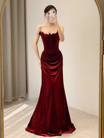 Superbe robe de bal longue en velours rouge bustier sirène P1324