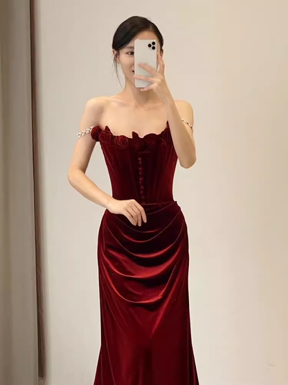 Superbe robe de bal longue en velours rouge bustier sirène P1324