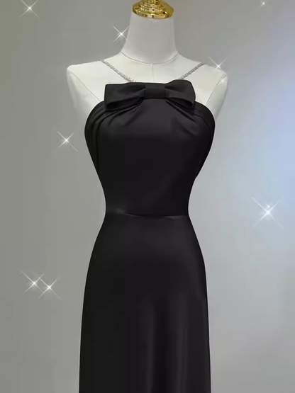 Sexy A-Linien Neckholder-Abendkleid aus langem schwarzem Satin P1535
