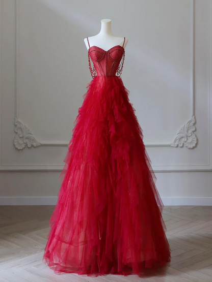 Robe de bal longue en tulle bordeaux, coupe trapèze, bustier cœur et perles P1615