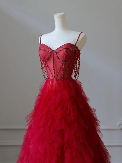 Robe de bal longue en tulle bordeaux, coupe trapèze, bustier cœur et perles P1615
