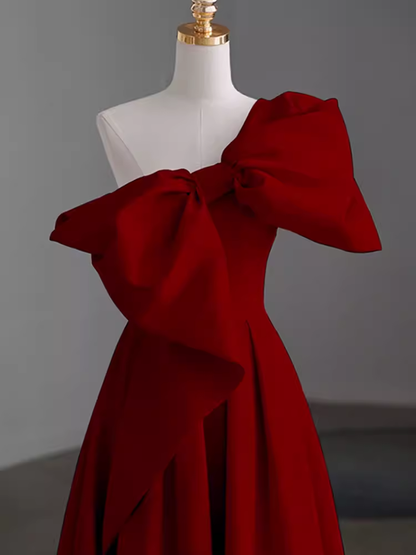 Einfaches, trägerloses rotes A-Linien-Ballkleid in Bodenlänge P1705