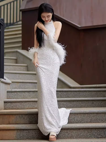 Sexy Meerjungfrau Hochgeschlossenes Pailletten-Ballkleid in Weiß mit Federn, bodenlang P1712