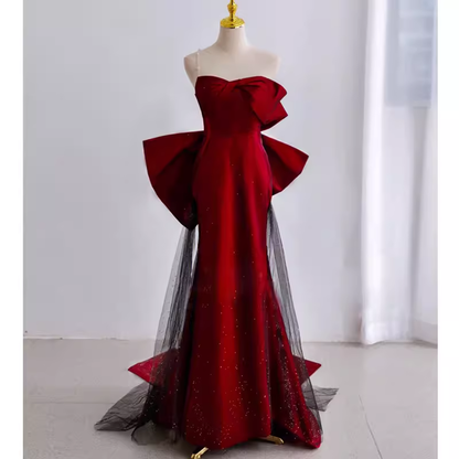 Schlichtes trägerloses Meerjungfrauen-Ballkleid in Burgunderrot, bodenlang, P1707