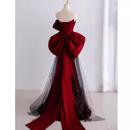 Schlichtes trägerloses Meerjungfrauen-Ballkleid in Burgunderrot, bodenlang, P1707