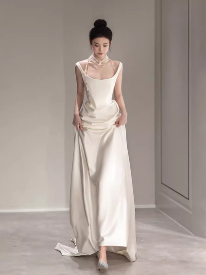 Einfaches Meerjungfrau-Abendkleid mit Carmen-Ausschnitt in Weiß P2065