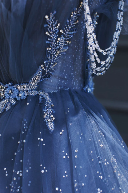 Ein königsblaues Tüll-Abendkleid, lang, mit Perlenstickerei P2206