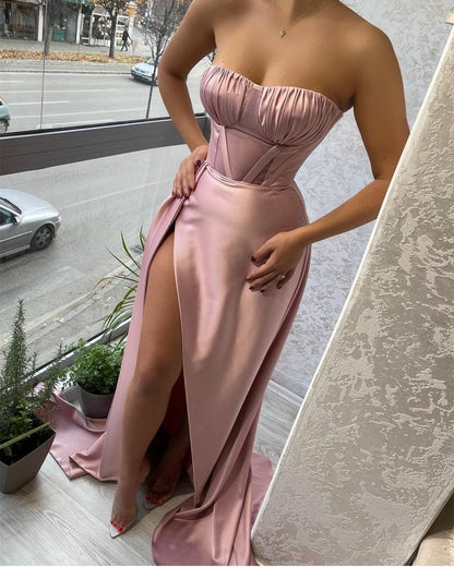 Robes de bal sans manches en satin fendu P382